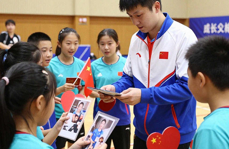 Chín tầng phân tích một quả bóng bàn: khi nhà báo phải học cách im lặng trước dữ liệu