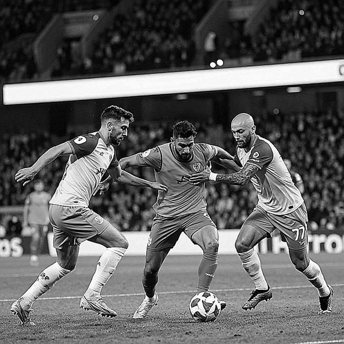 Rodri chọn Barcelona thay vì Real Madrid: Bài toán số 6 và cái bẫy mang tên trần lương Rodri chọn Barcelona thay vì Real Madrid: Bài toán số 6 và cái bẫy mang tên trần lương