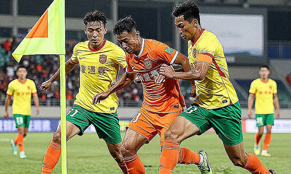 327 bàn thắng và cái tên bị bỏ lại: Carlos Hermosillo, Chivas và một khoảng trống được lập trình trước Clásico Nacional